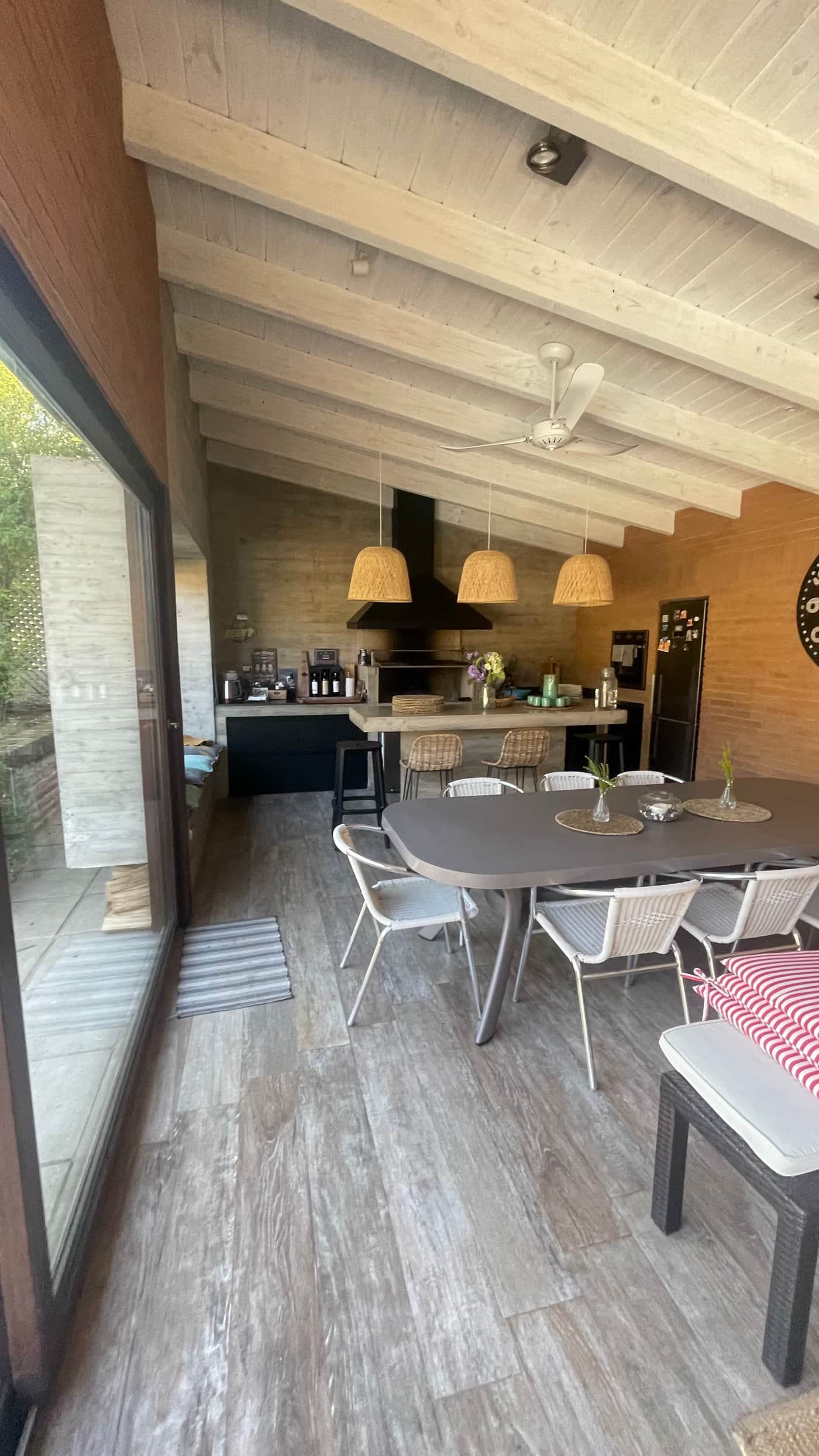 Cocina de exterior de un quincho